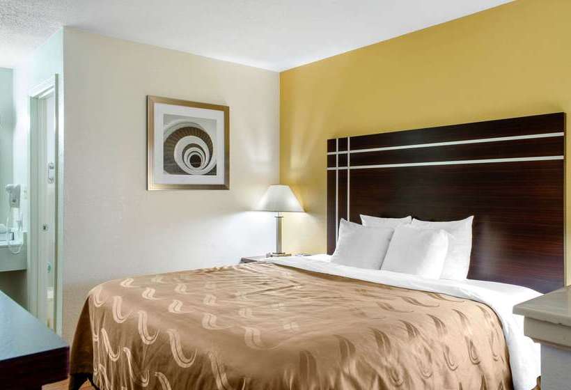 בית מלון כפרי Quality Inn