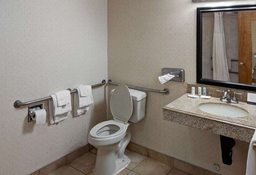 هتل Quality Inn Salem  I81
