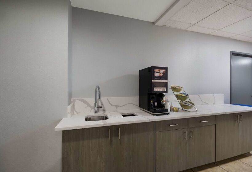 בית מלון כפרי Quality Inn & Suites Oklahoma City North