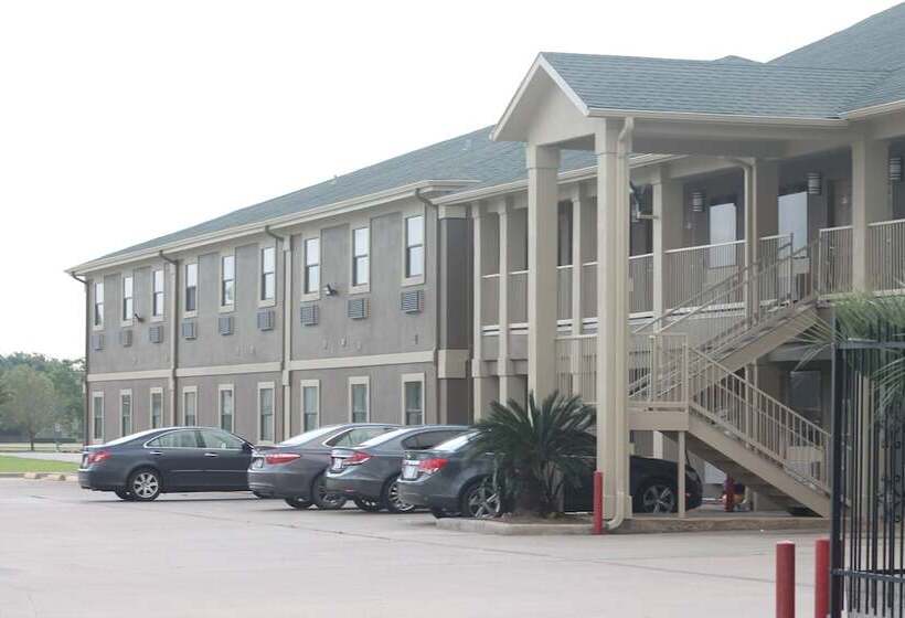 בית מלון כפרי Quality Inn & Suites Port Arthur  Nederland