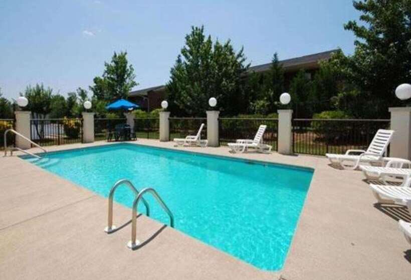 ホテル Quality Inn & Suites Tarboro  Kingsboro