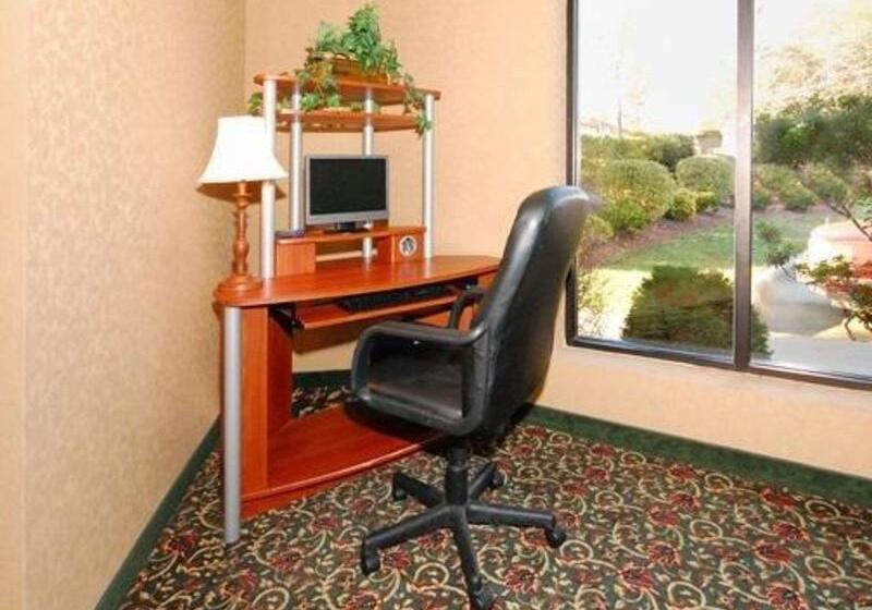 ホテル Quality Inn & Suites Tarboro  Kingsboro