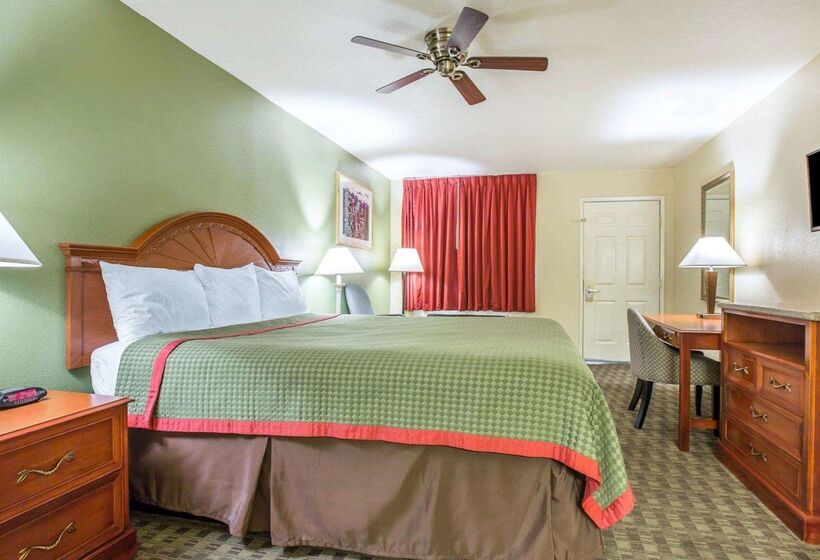 هتل Rodeway Inn Delano