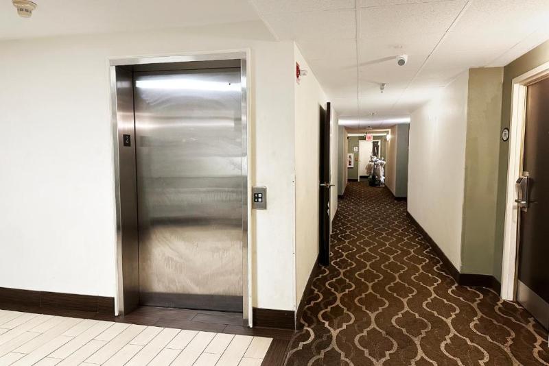 هتل Rodeway Inn & Suites
