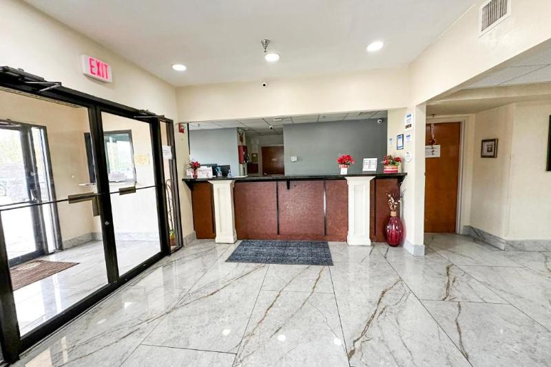 هتل Rodeway Inn & Suites