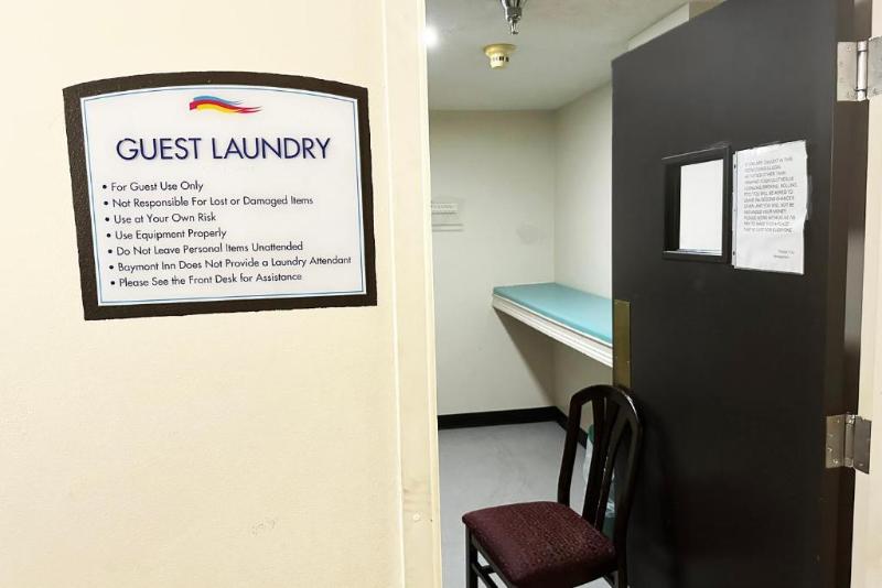 هتل Rodeway Inn & Suites