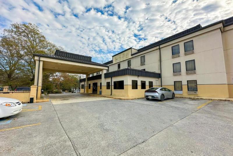 هتل Rodeway Inn & Suites