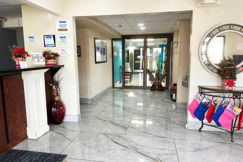 هتل Rodeway Inn & Suites