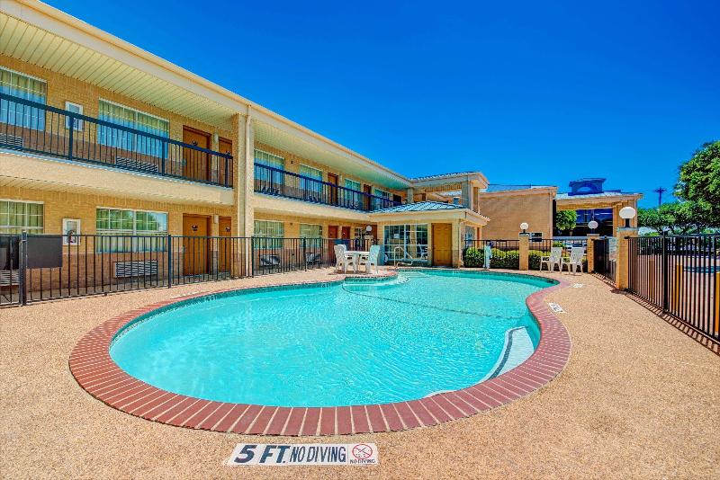 هتل Super 8 By Wyndham Richardson Dallas