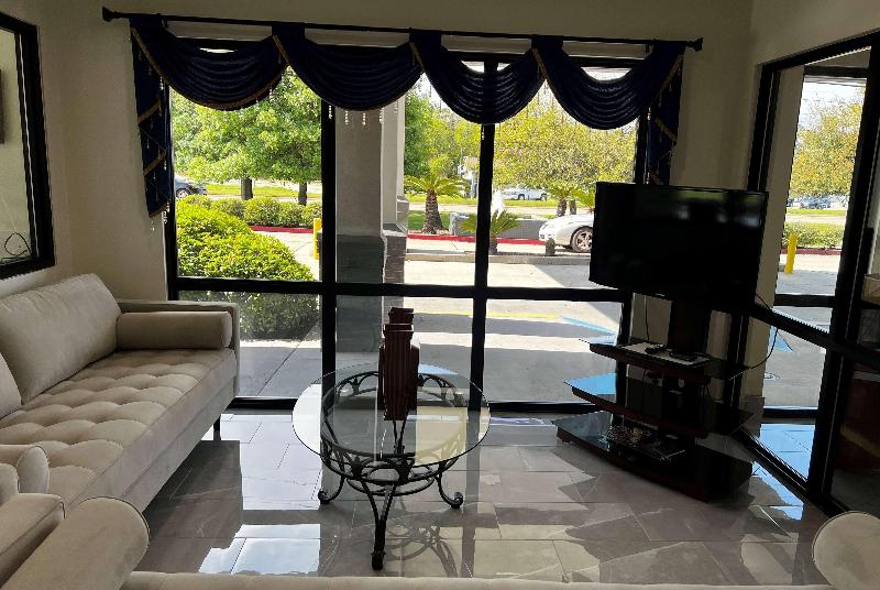 فندق Super 8 By Wyndham Slidell