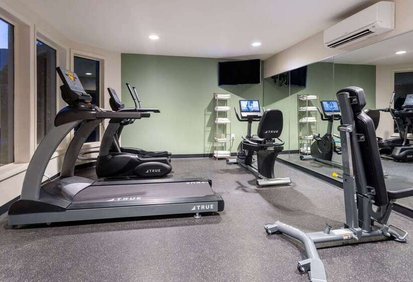 هتل Wingate By Wyndham Valdosta/moody Afb