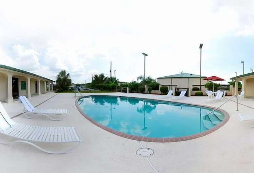 Motel 6 Waycross