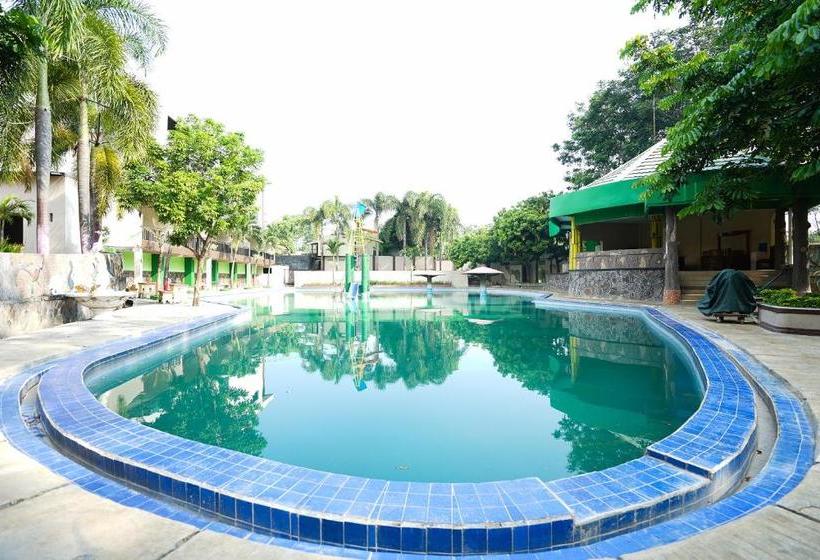 בית מלון כפרי Oyo 903 Kampoeng Kita