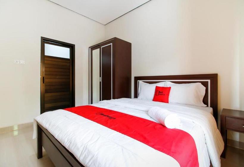 Пансион Reddoorz @ Jalan Palagan