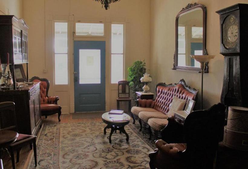 민박 Veranda Historic Inn