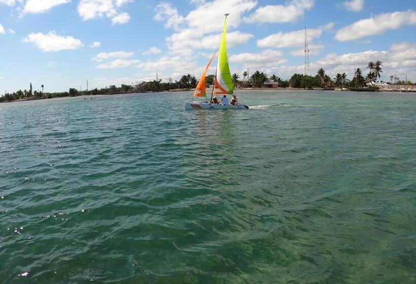 هتل Grassy Flats Resort & Beach Club