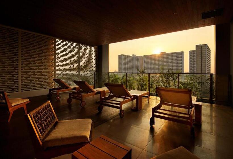 هتل Isoras Cikarang