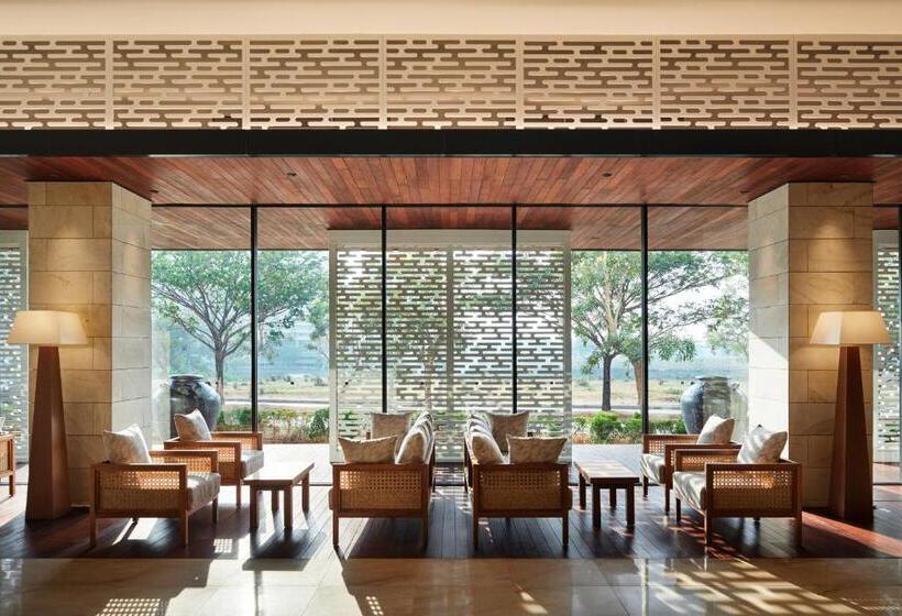 هتل Isoras Cikarang