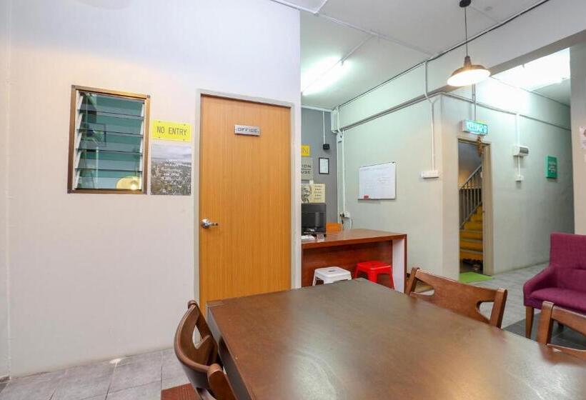 پانسیون Spot On 89751 Bed Station Guest House   Hostel