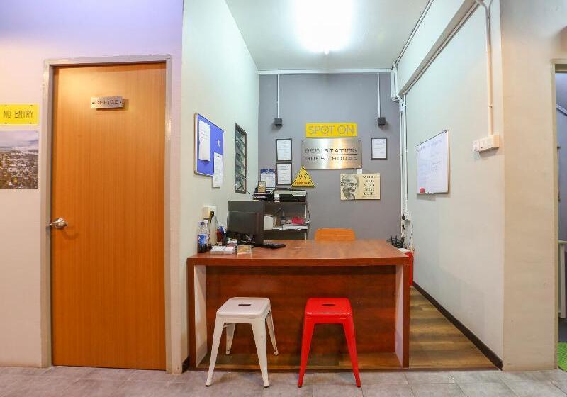 پانسیون Spot On 89751 Bed Station Guest House   Hostel