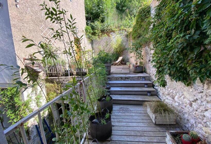 بنسيون Le Motu Loire