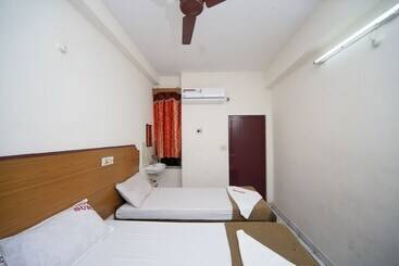 Spot On 38565 Hotel Surya