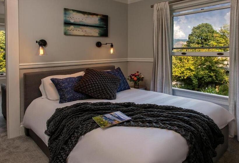 민박 Inn At The Gorge