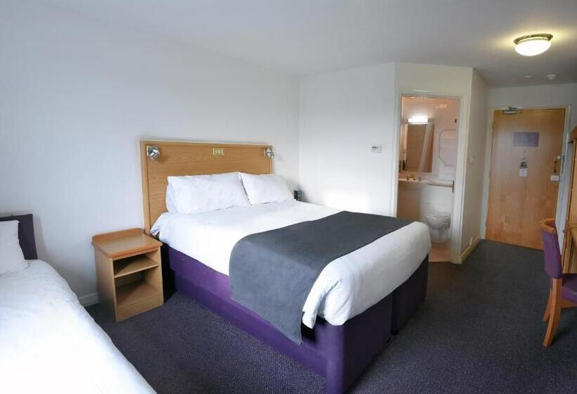 בית מלון כפרי Waterside By Greene King Inns