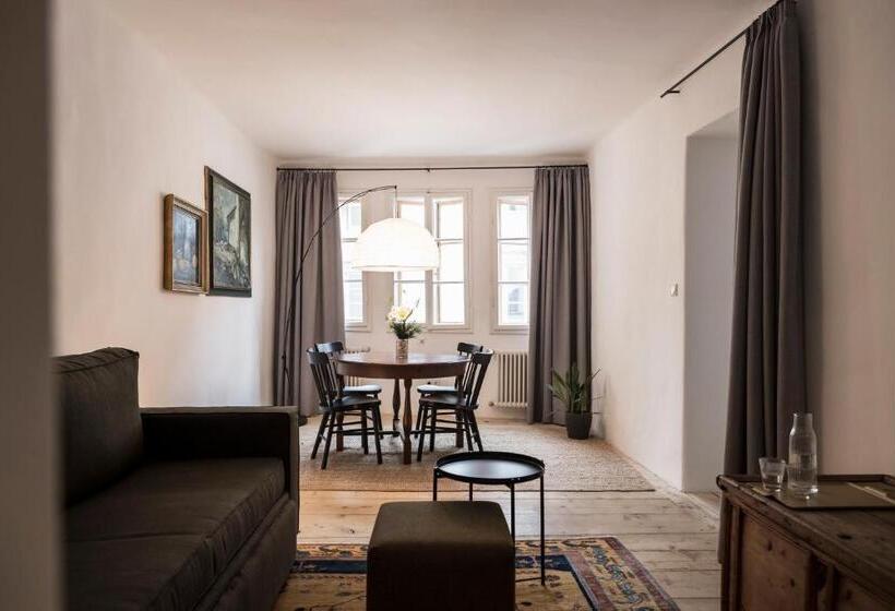 تختخواب و صبحانه Goldenstern Townhouse