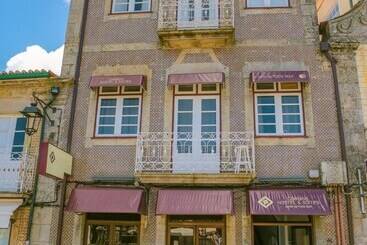 Caminha Hostel & Suites
