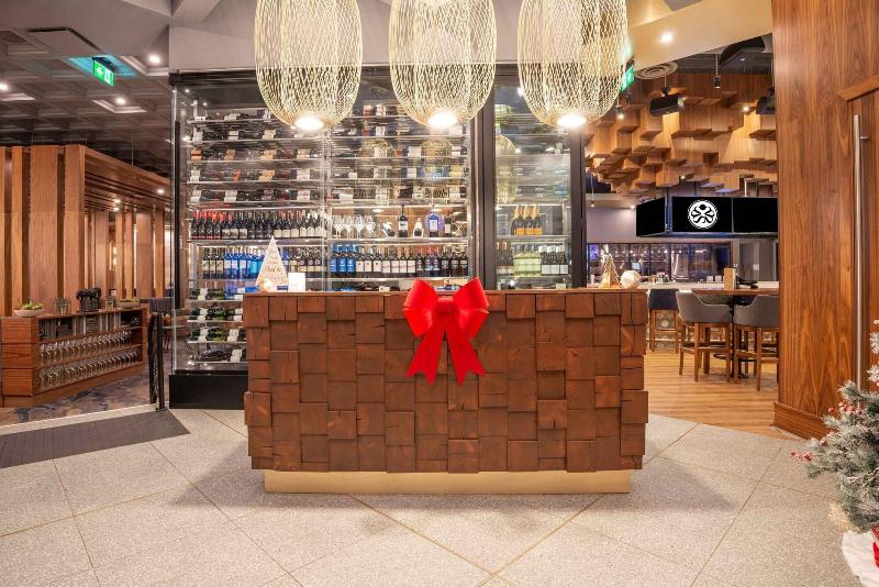 هتل Sandman Signature Ottawa Airport