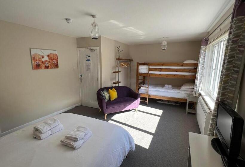 پانسیون Strathassynt Guest House