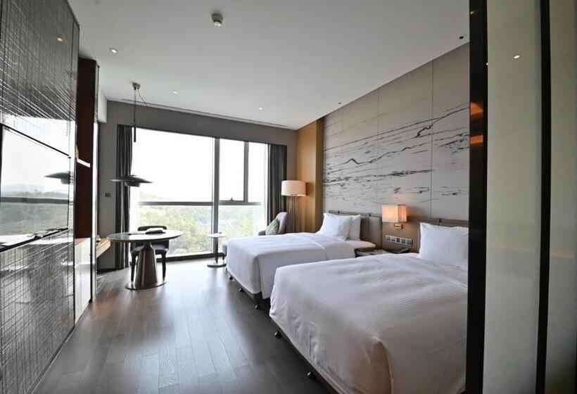 Отель Wanda Realm Heshan