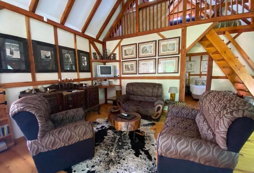 بنسيون Bohemian Garden Cottages