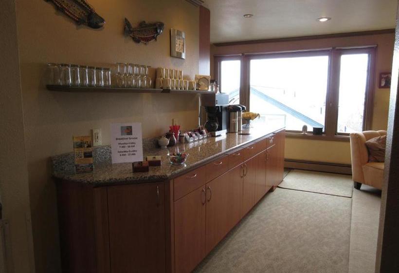 تختخواب و صبحانه Copper Whale Inn