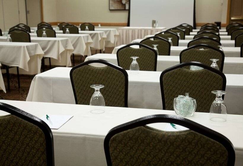 Country Inn & Suites By Radisson, Mankato Hotel And Conference Center, Mn