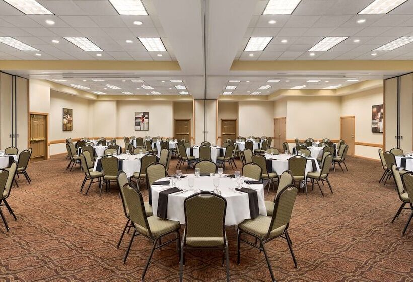 Country Inn & Suites By Radisson, Mankato Hotel And Conference Center, Mn