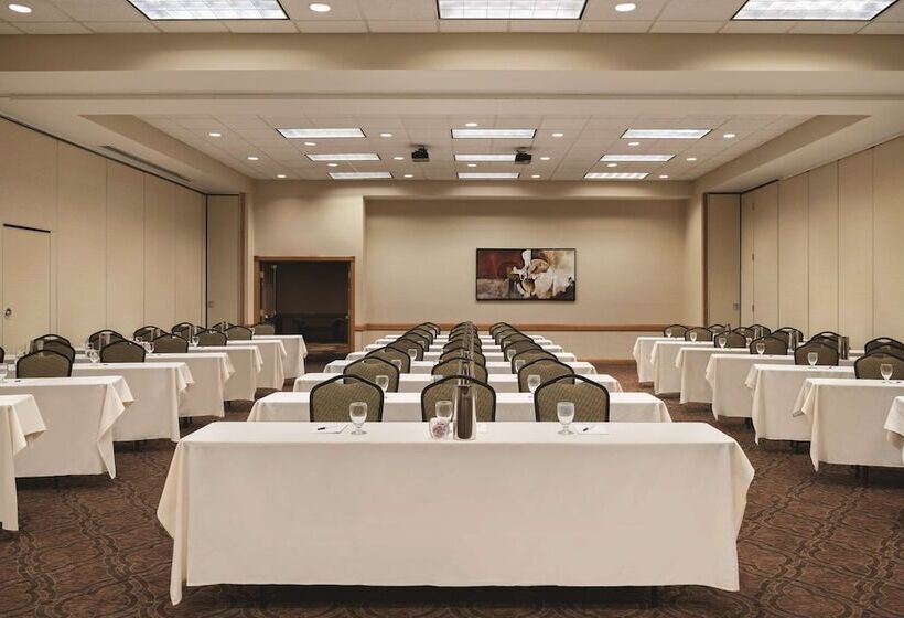 Country Inn & Suites By Radisson, Mankato Hotel And Conference Center, Mn