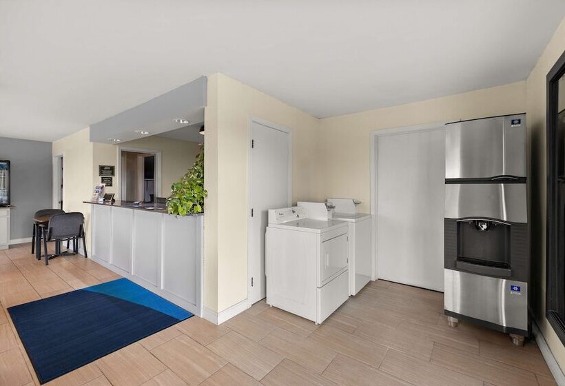 هتل Americas Best Value Inn Celina