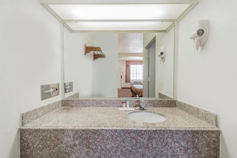 هتل Americas Best Value Inn & Suites Fort Worth South