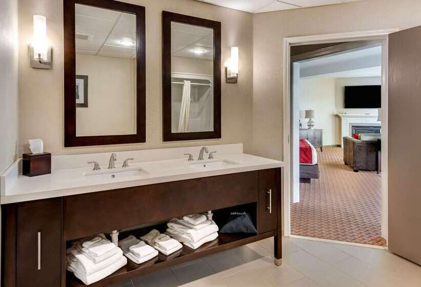 هتل Comfort Suites Chincoteague Island Bayfront Resort