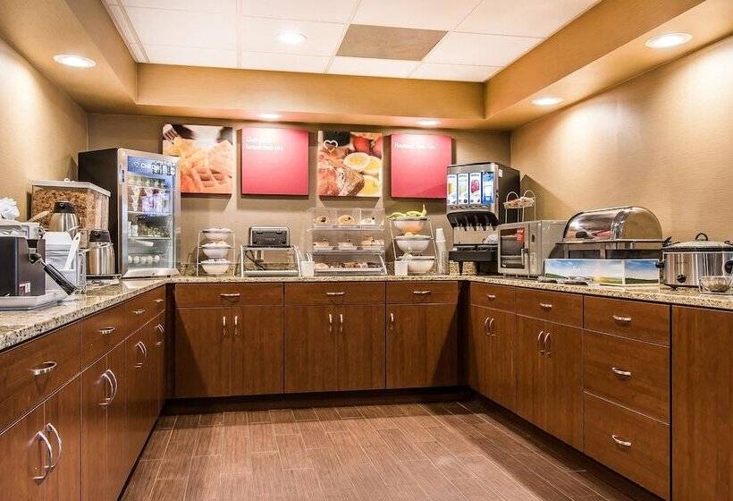 בית מלון כפרי Comfort Suites Effingham