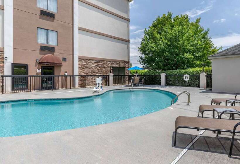 בית מלון כפרי Comfort Suites Johnson City Near University