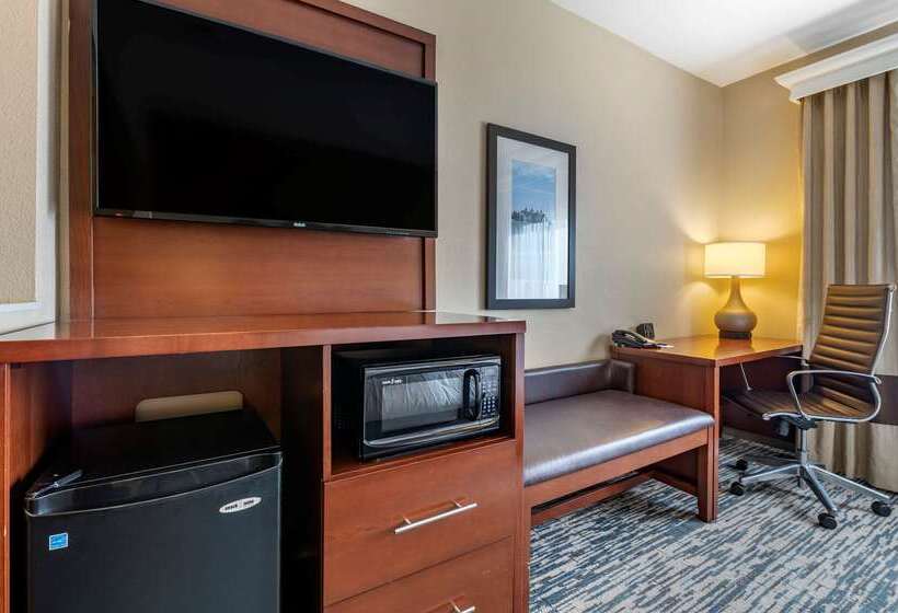 فندق Comfort Suites Keeneland