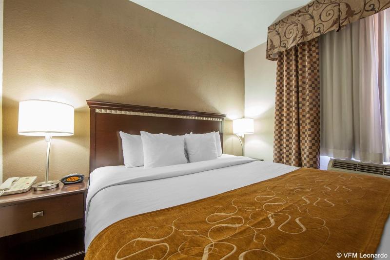 هتل Comfort Suites