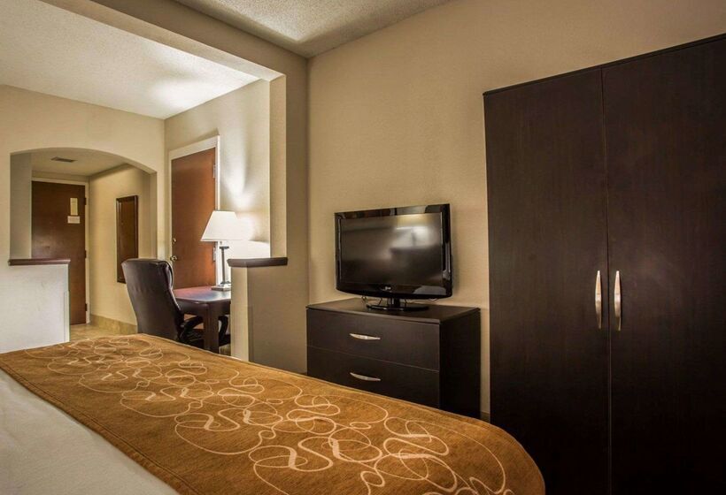 Отель Comfort Suites