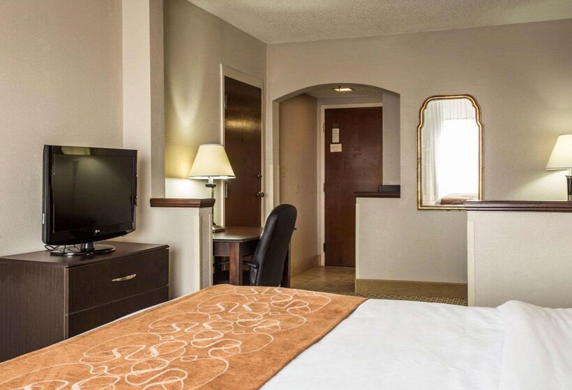 Отель Comfort Suites