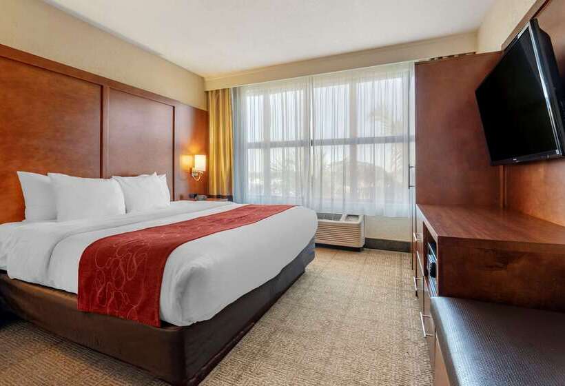 هتل Comfort Suites Miami  Kendall