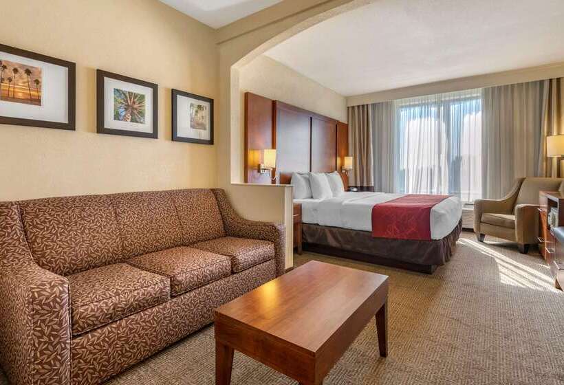 هتل Comfort Suites Miami  Kendall