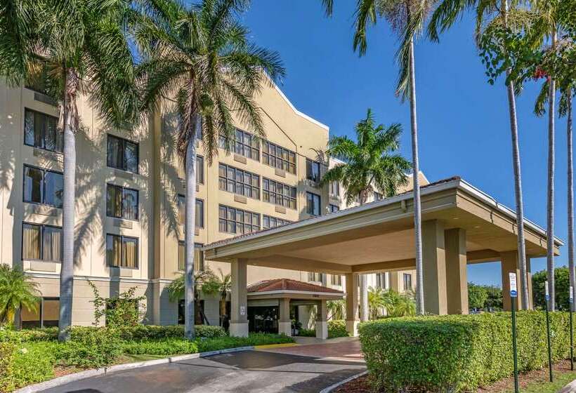 هتل Comfort Suites Miami  Kendall